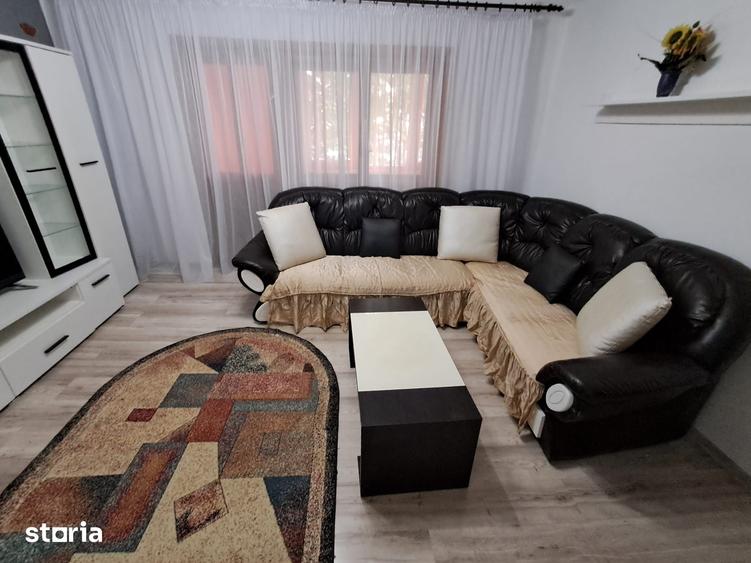 Apartament cu 3 camere decomandat în Lipovei