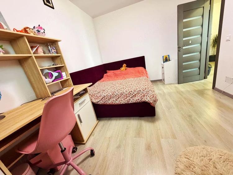 Casă cu 5 camere cu Teren 400 Mp în Smeura
