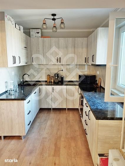 Apartament cu 3 camere decomandat, mobilat în Orașul Nou