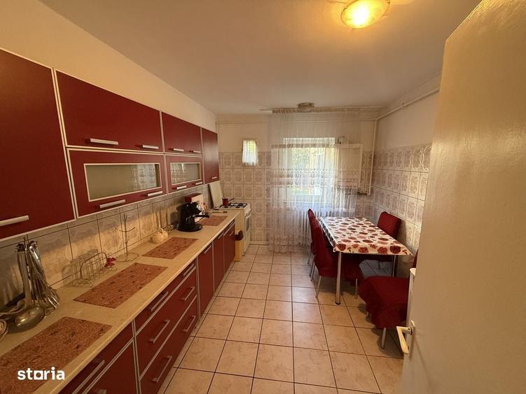 Apartament cu 4 camere decomandat în Central