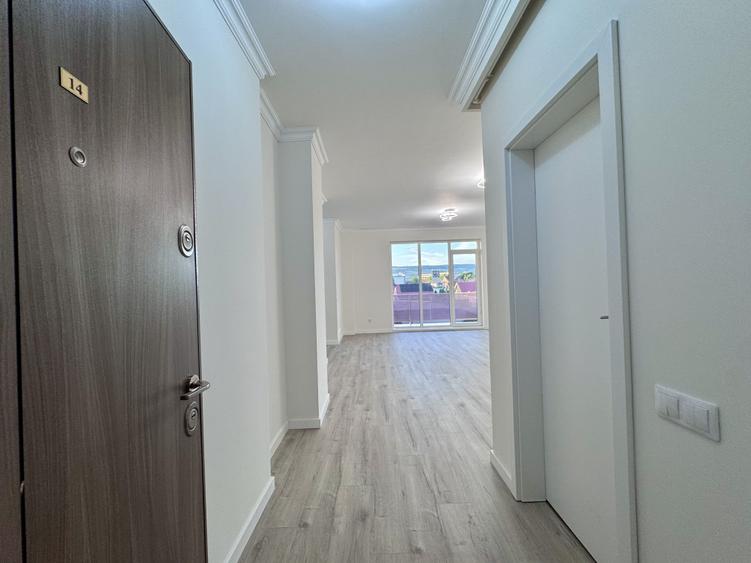 Apartament cu 3 camere semidecomandat în Florești