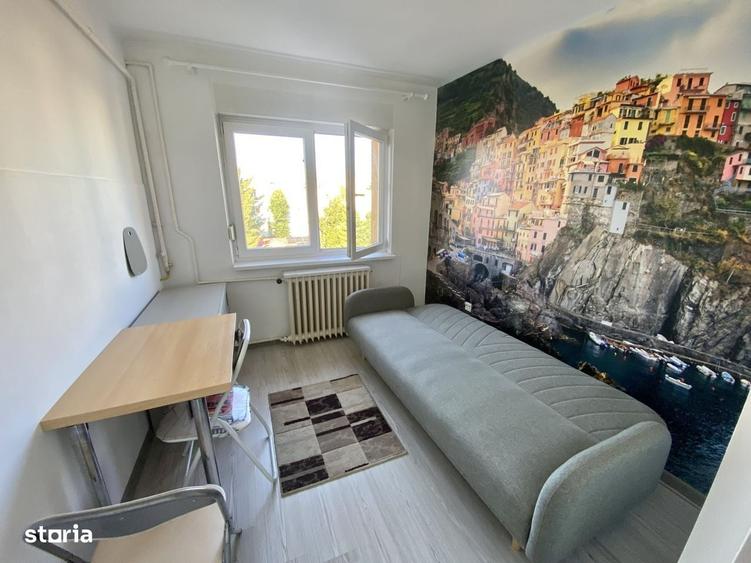 Apartament cu 3 camere semidecomandat în Ciupercenii Noi