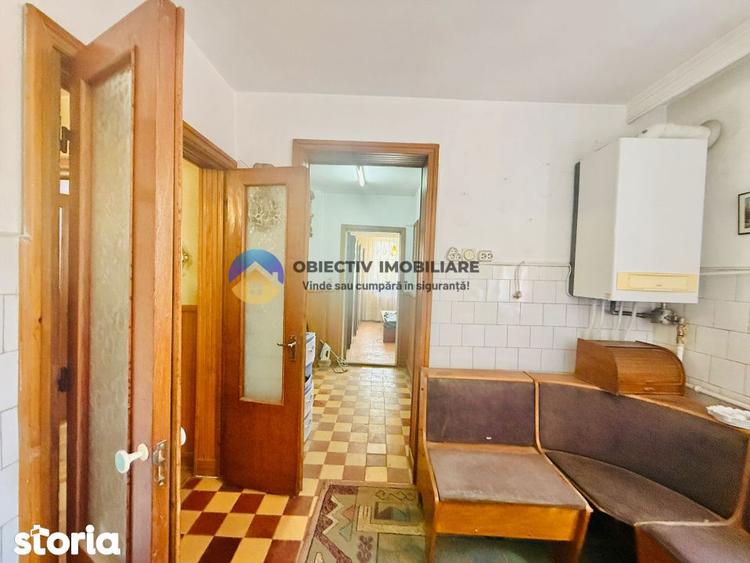 Apartament cu 4 camere semidecomandat, mobilat în Central