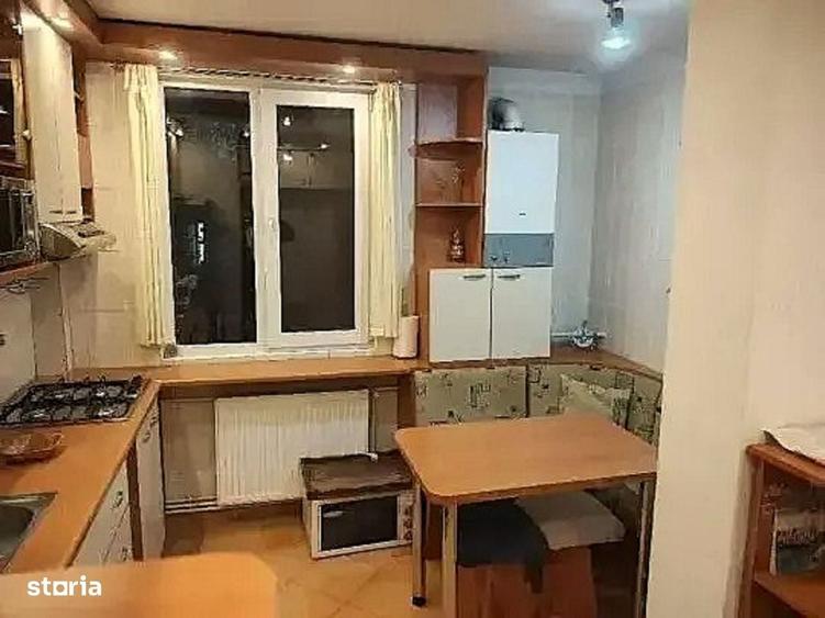 Apartament cu 3 camere semidecomandat în Titan