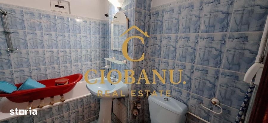 Apartament cu 3 camere decomandat, mobilat în Rovine