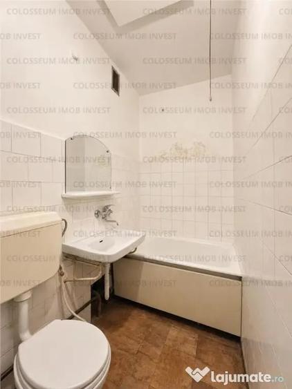 Apartament cu 3 camere semidecomandat în Florilor