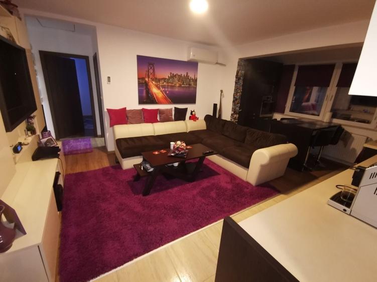 Apartament cu 3 camere decomandat în Exterior Vest