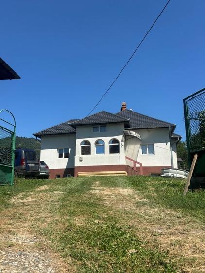 Casă cu 4 camere în Rucăr