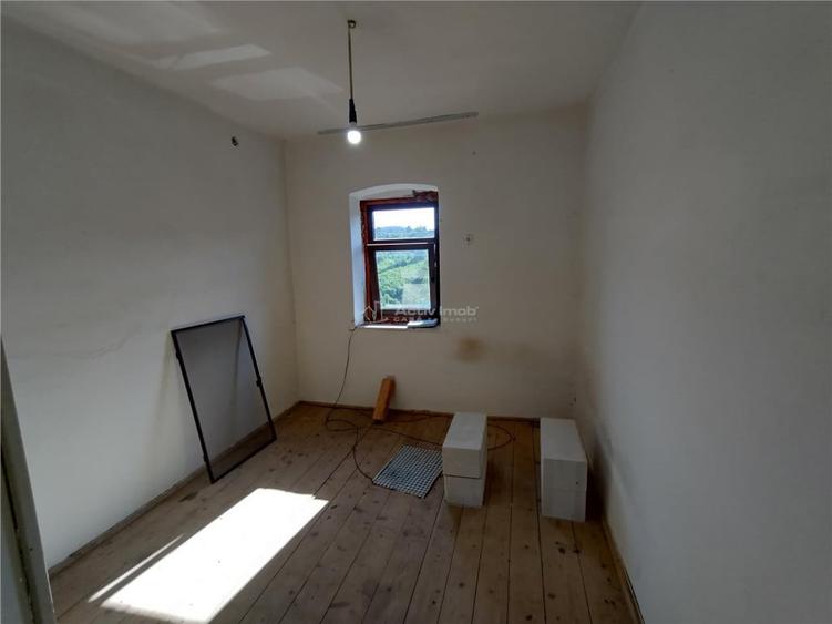 Casă cu 3 camere cu Teren 575 Mp în Central