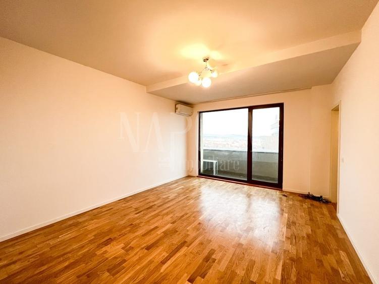 Penthouse cu 4 camere semidecomandat în Gheorgheni