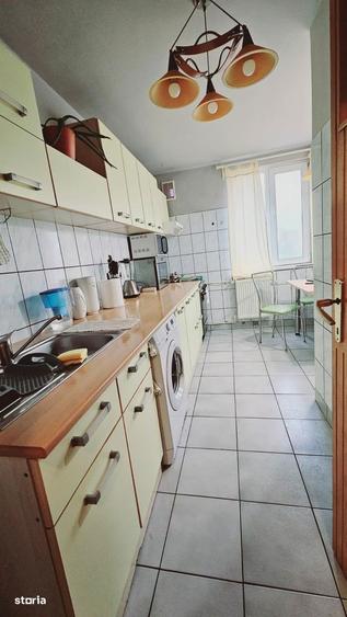 Apartament cu 8 camere decomandat, mobilat în Drumul Taberei