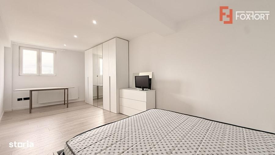 Apartament cu 3 camere semidecomandat în Ghiroda
