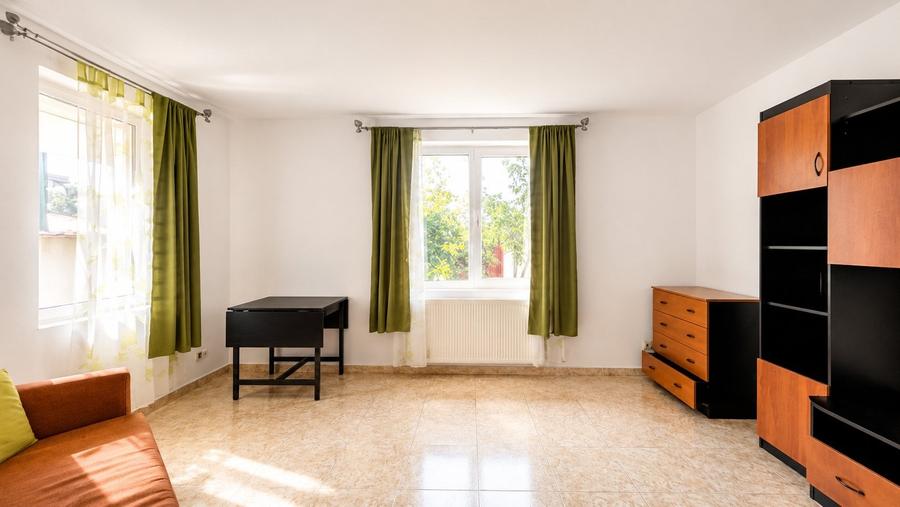 Casă individuală cu 4 camere cu Canalizare în Chitila
