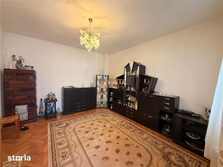 Casă cu 6 camere cu Teren 680 Mp în Aurel Vlaicu
