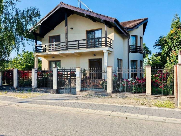 Casă individuală cu 6 camere cu Canalizare în Sânpetru