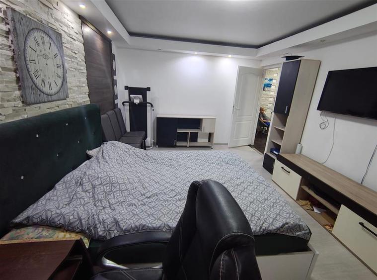 Apartament cu 3 camere decomandat în Nicolina