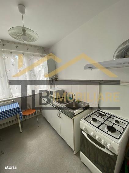 Apartament cu 3 camere semidecomandat în Central