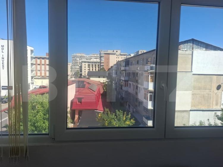 Apartament cu 3 camere decomandat, mobilat în Micro 11