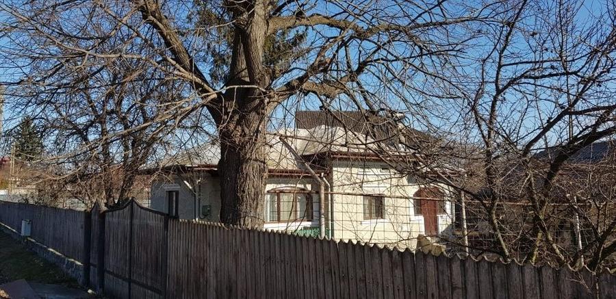 Casă cu 3 camere în Mărginenii de Sus