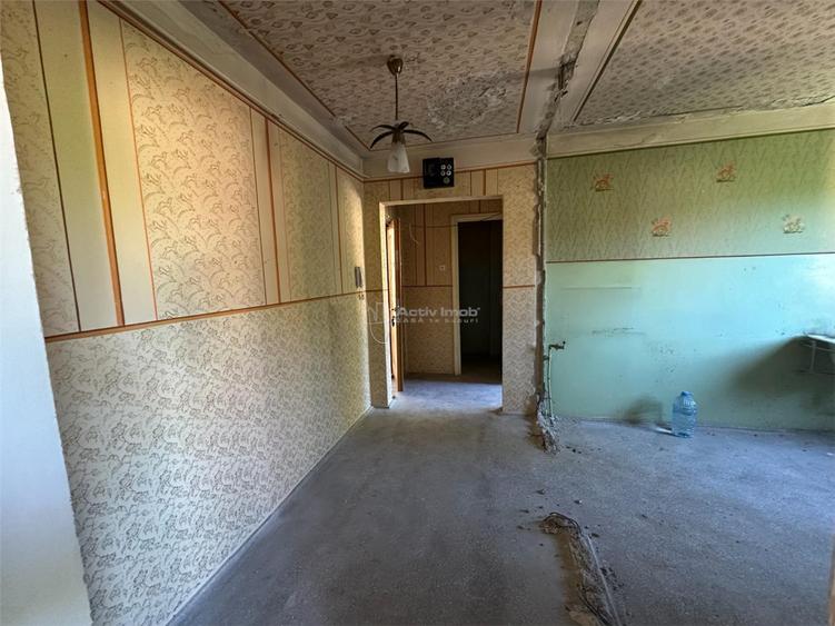 Apartament cu 3 camere semidecomandat în Central
