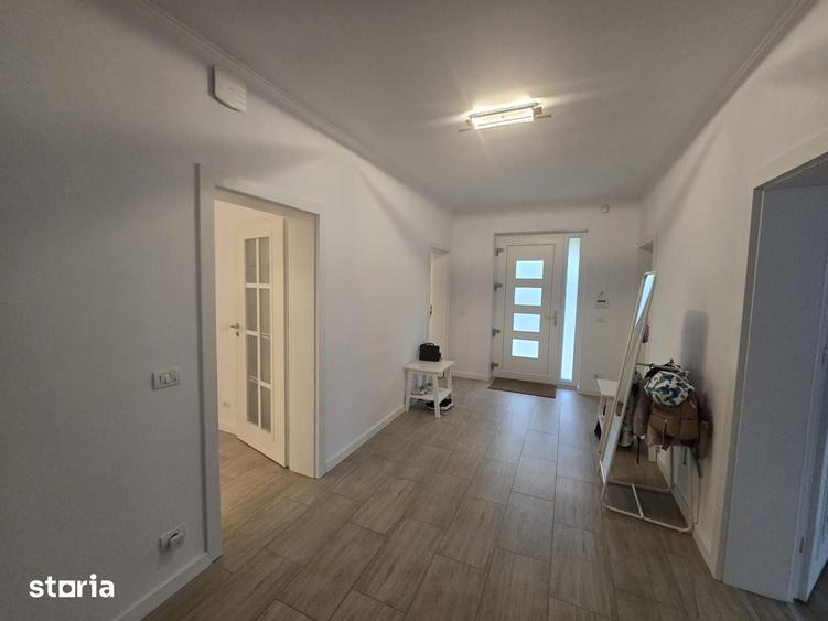 Casă cu 4 camere cu Teren 1239 Mp în Cetate