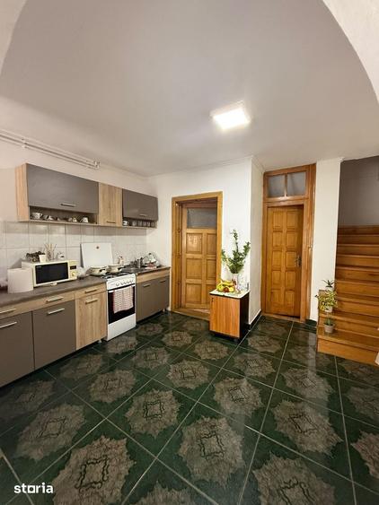 Casă cu 5 camere cu Teren 3000 Mp în Botizului