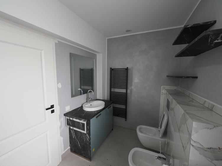 Casă individuală cu 6 camere cu Canalizare în Ghimbav