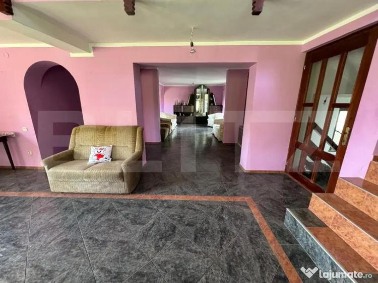 Casă cu 7 camere cu Teren 1300 Mp în Plopeni