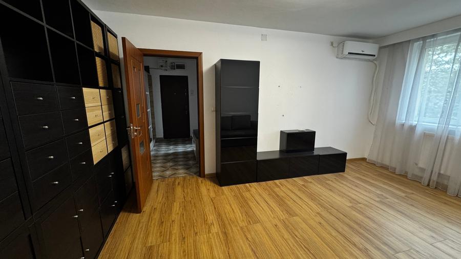 Apartament cu 3 camere decomandat în Domenii