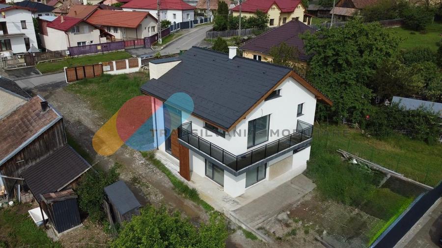 Casă individuală cu 4 camere cu Canalizare în Gilău