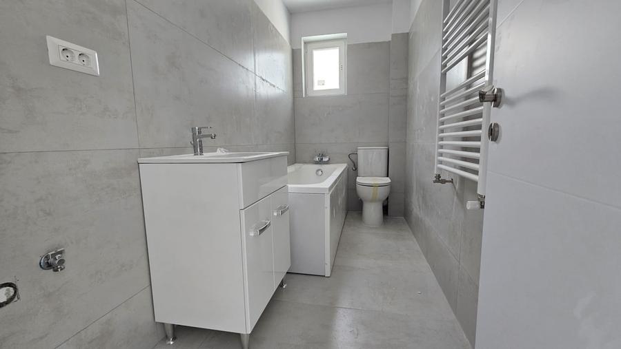 Apartament cu 3 camere decomandat în Berceni