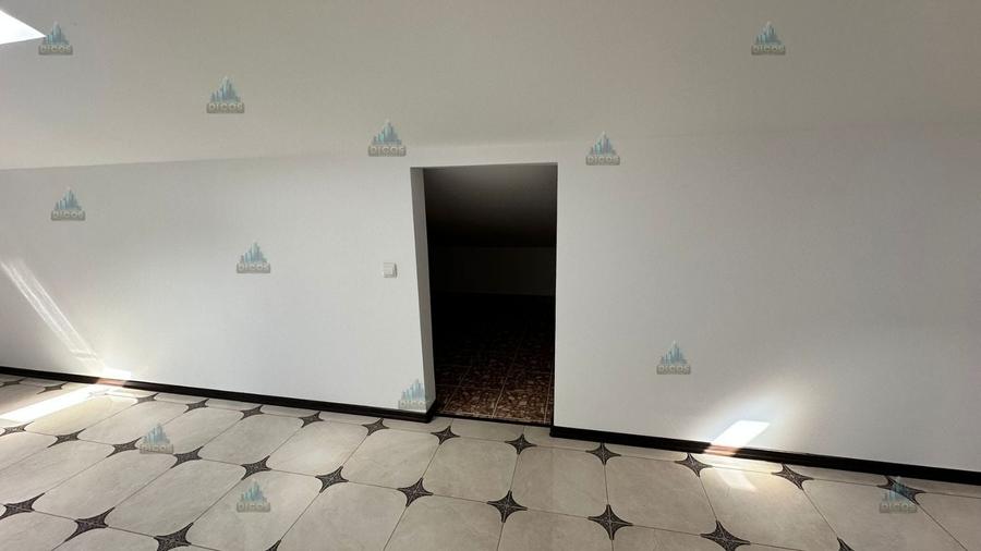 Casă cu 6 camere cu Canalizare în Nord-Est