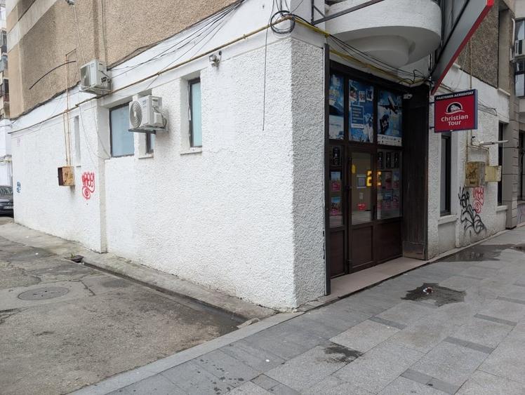 Spațiu comercial, de 76.599998474121 mp, în Central