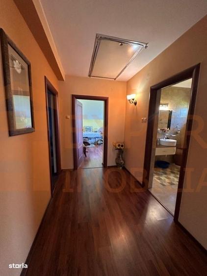 Casă cu 4 camere în Palazu Mare