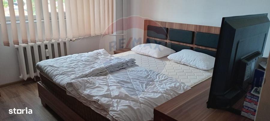 Apartament cu 3 camere decomandat în P-ța Spitalului