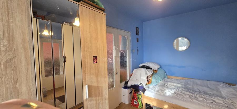 Apartament cu 3 camere semidecomandat, mobilat în Est
