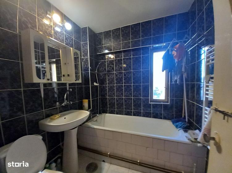 Apartament cu 3 camere decomandat în Traian
