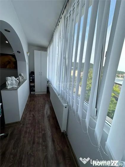 Apartament cu 3 camere decomandat în Sud