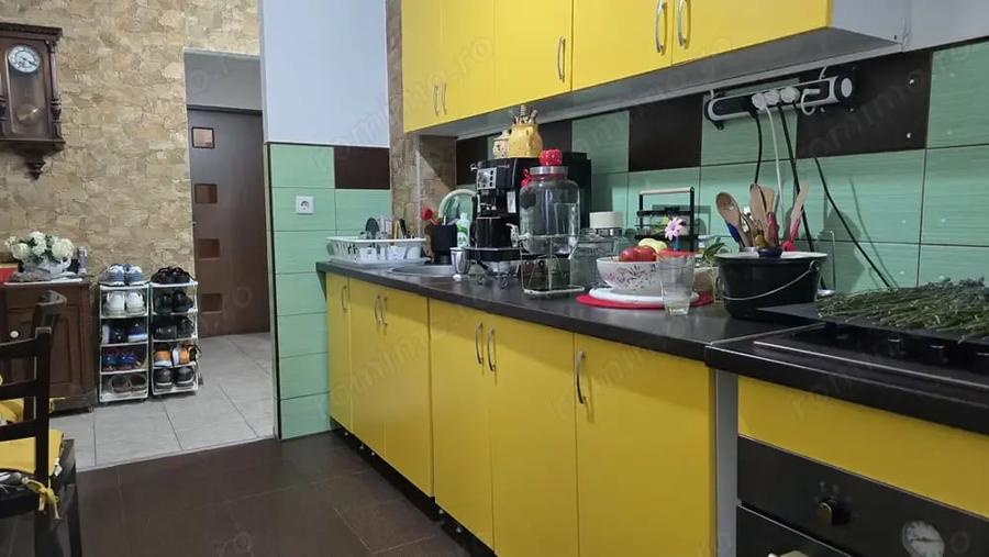 Apartament cu 3 camere decomandat în Zarand