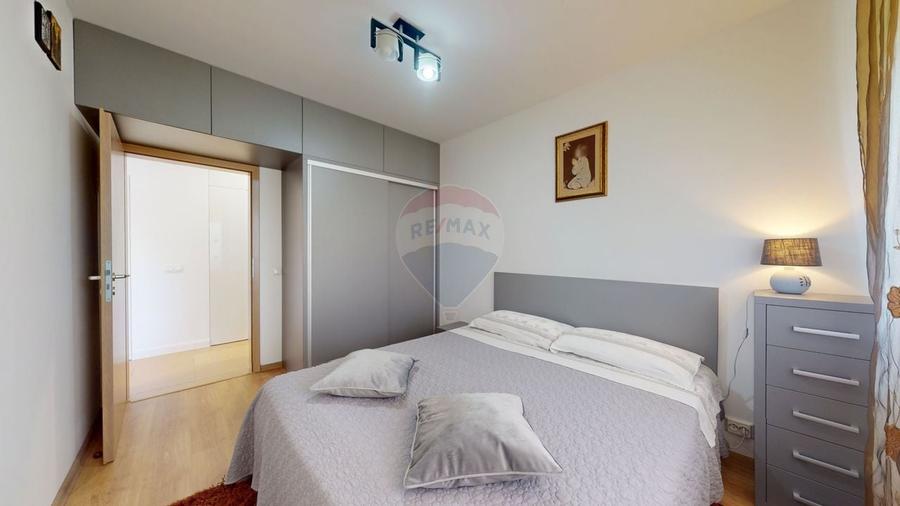 Apartament cu 3 camere decomandat, mobilat în Tractorul