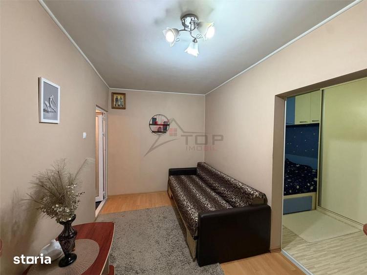 Apartament cu 2 camere semidecomandat în Podu Roș