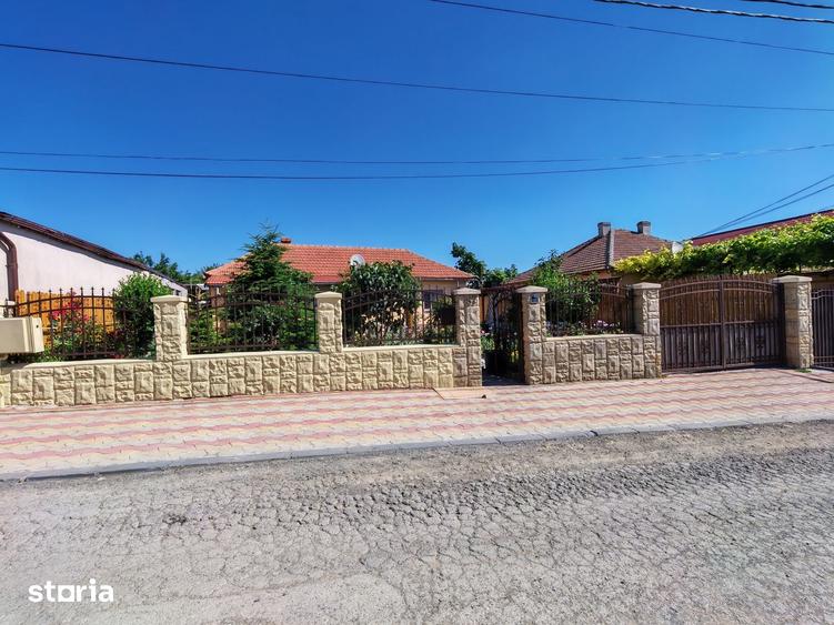 Casă cu 3 camere decomandat cu Teren 1540 Mp în Central