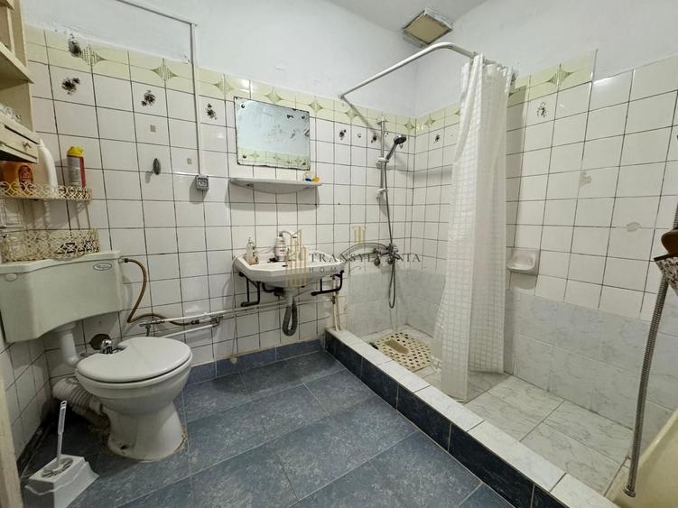 Casă individuală cu 4 camere cu Canalizare în Lazaret