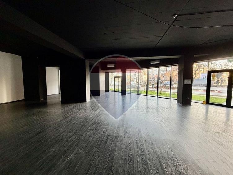 Spațiu comercial, de 270 mp, în Nord