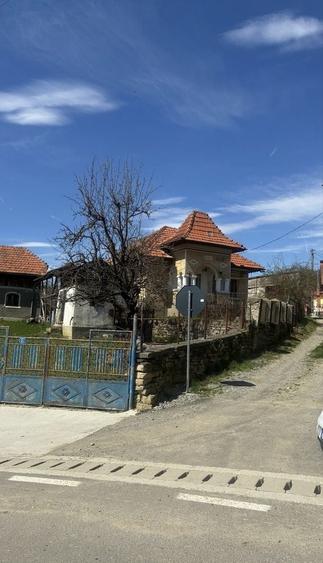 Casă cu 3 camere în Micloșanii Mici
