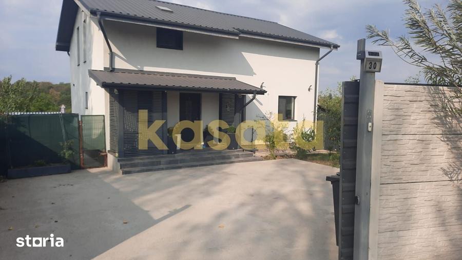 Casă cu 4 camere cu Teren 500 Mp în Găneasa