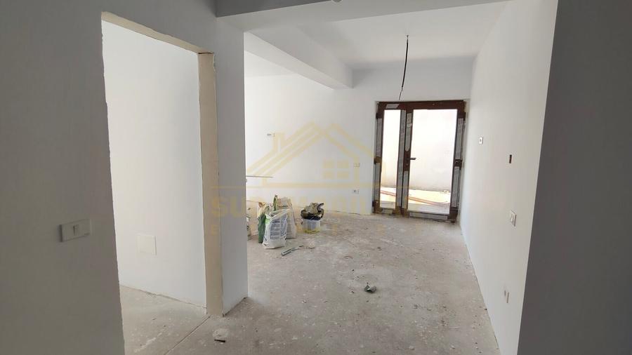 Casă individuală cu 5 camere cu Teren 492 Mp în Central