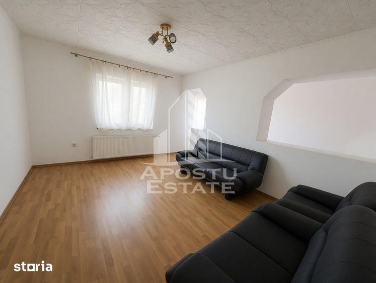 Casă cu 5 camere cu Teren 719 Mp în Periam