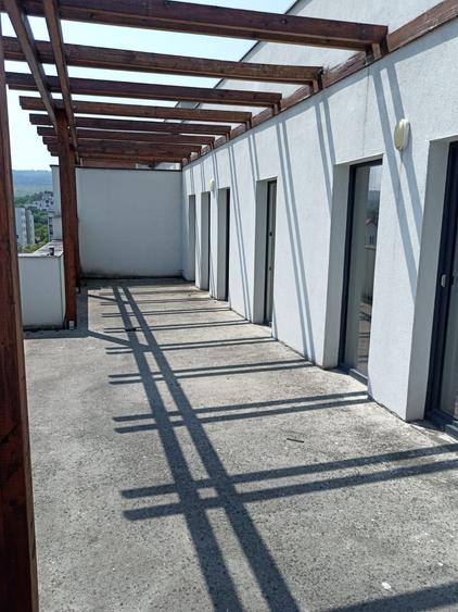 Apartament cu 4 camere semidecomandat în Bună Ziua