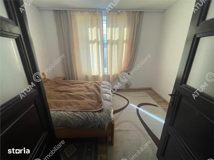 Apartament la casa cu 2 camere decomandate curte comuna central Sibiu - 4